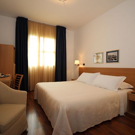 Hotel Majesty Bari Esterno foto