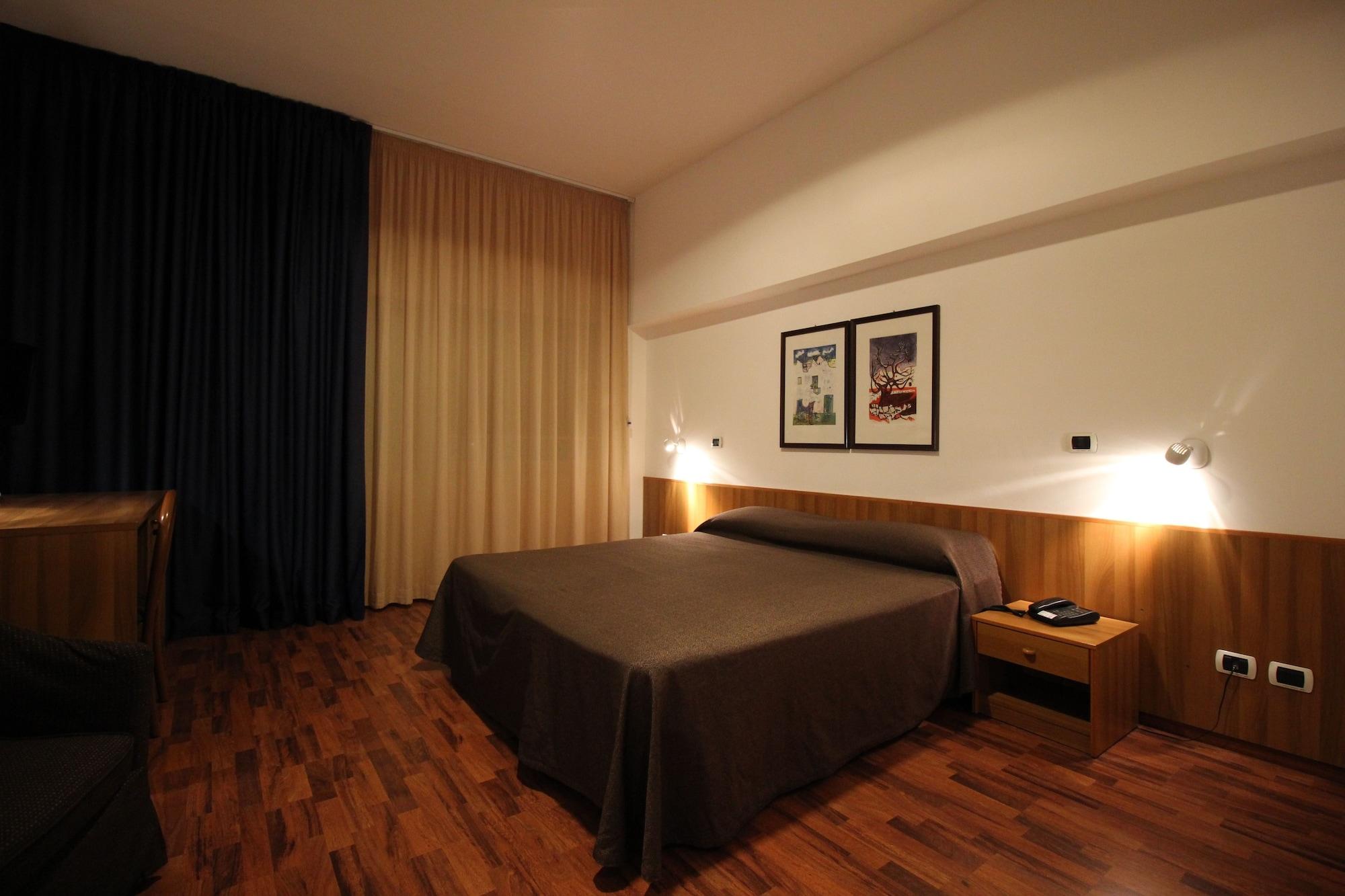 Hotel Majesty Bari Esterno foto