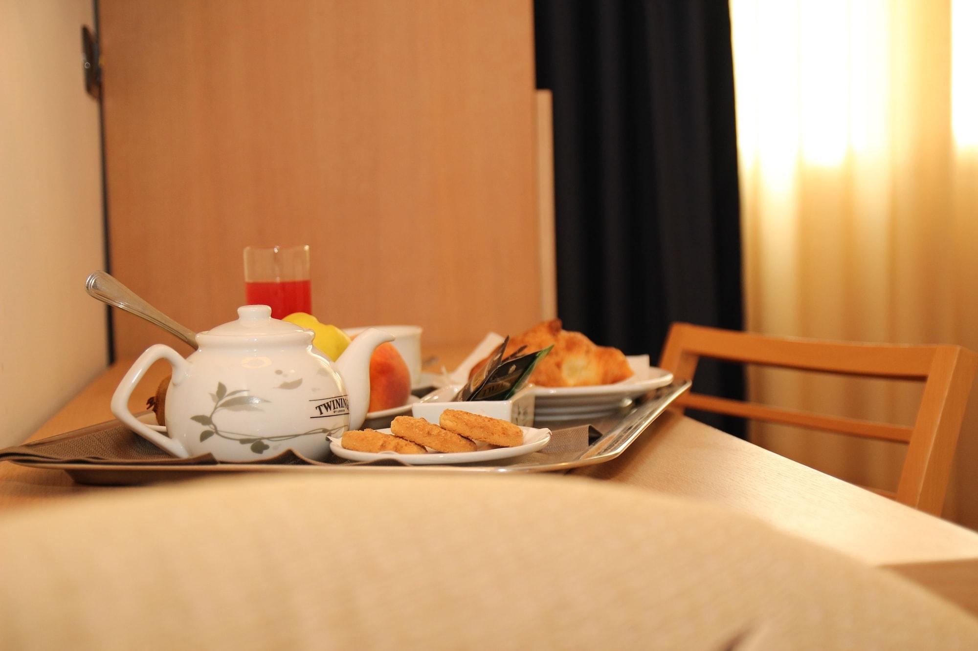 Hotel Majesty Bari Esterno foto