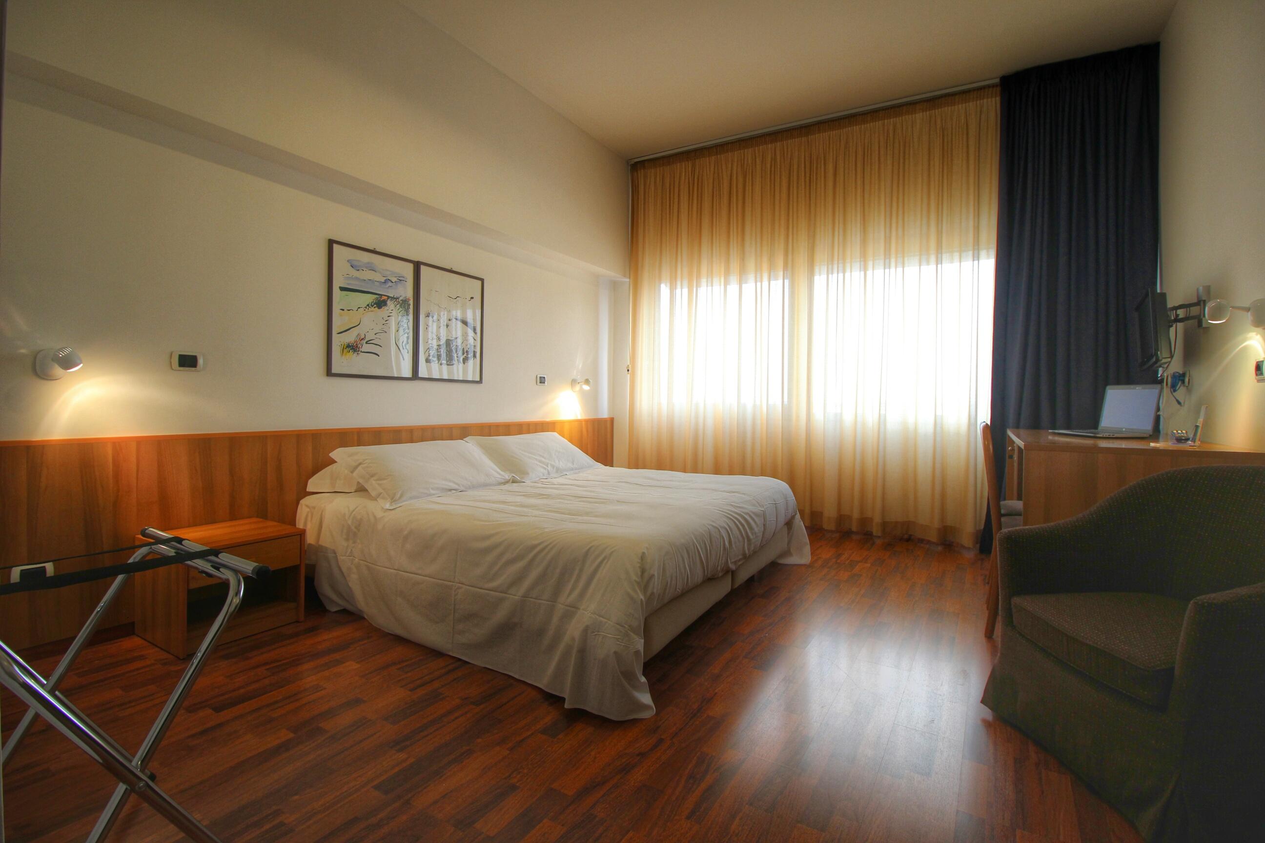 Hotel Majesty Bari Esterno foto