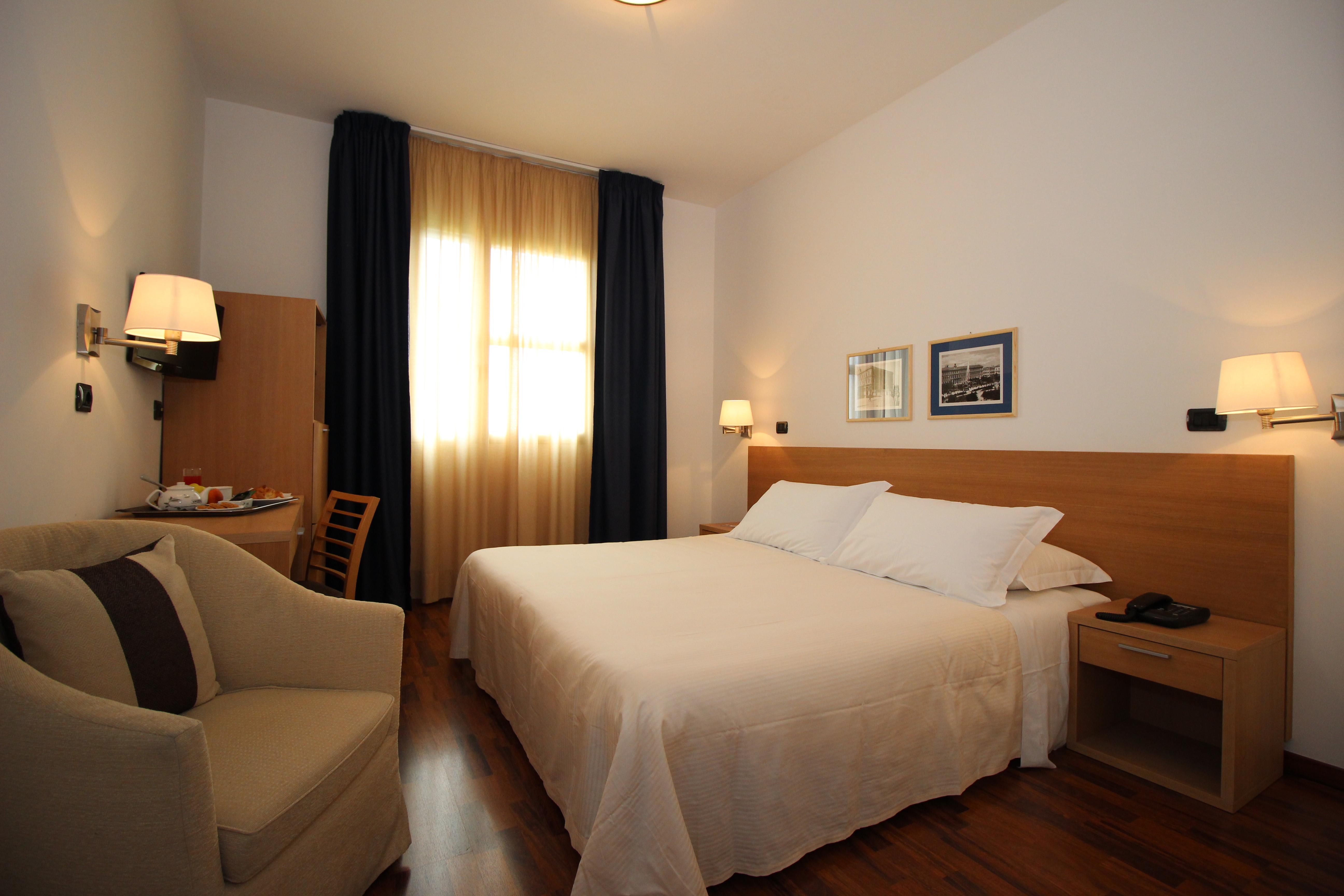 Hotel Majesty Bari Esterno foto