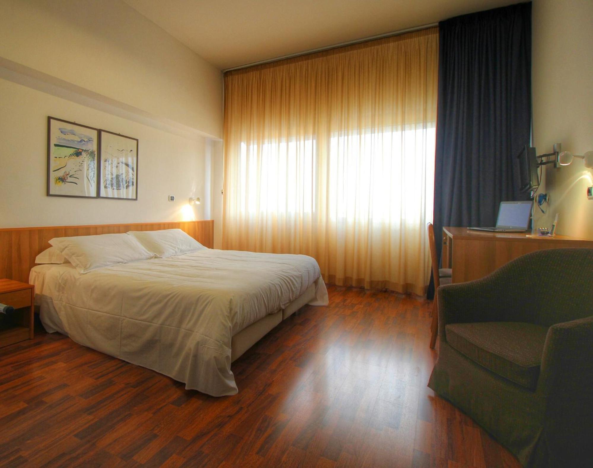 Hotel Majesty Bari Esterno foto